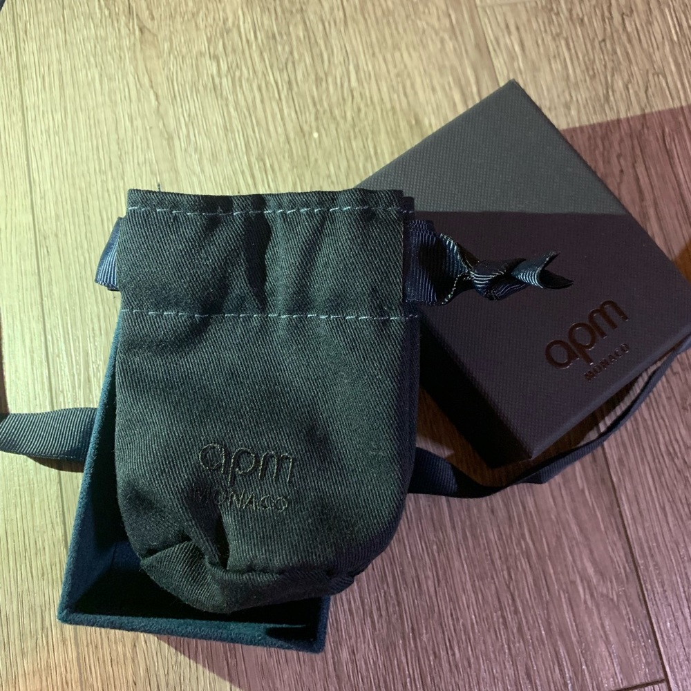 apm jewelry box with bag